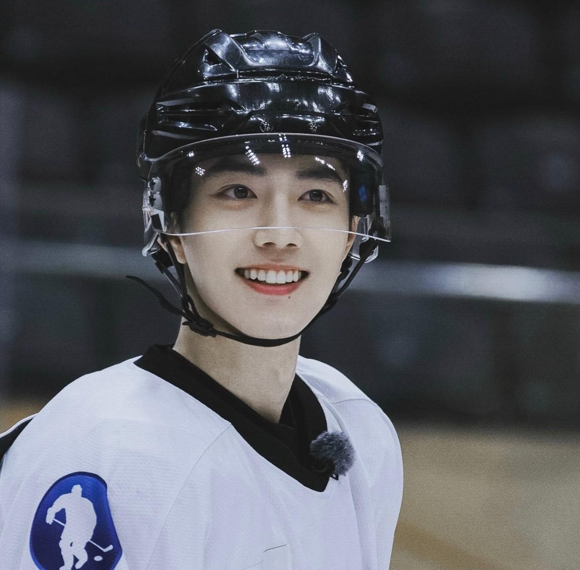 娱乐圈吻戏_肖战吻戏围观者_肖战看别人拍吻戏